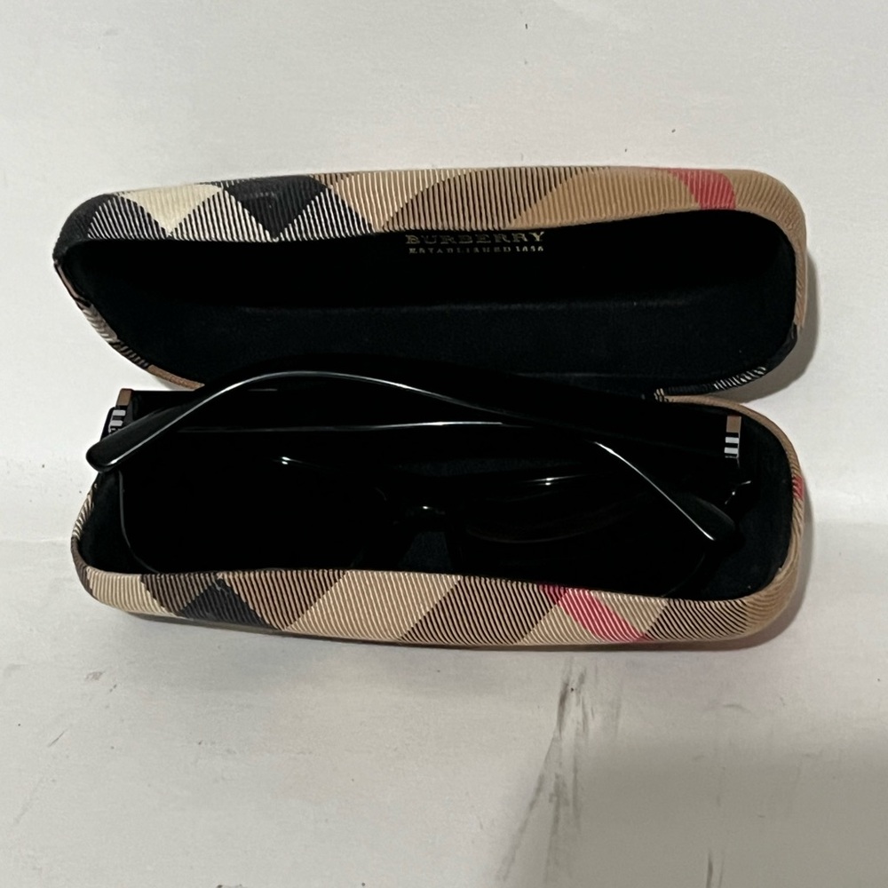 Burberry Black Sunglasses with Red Accent and Tortoiseshell Case Trim polarized - Picture 5 of 16